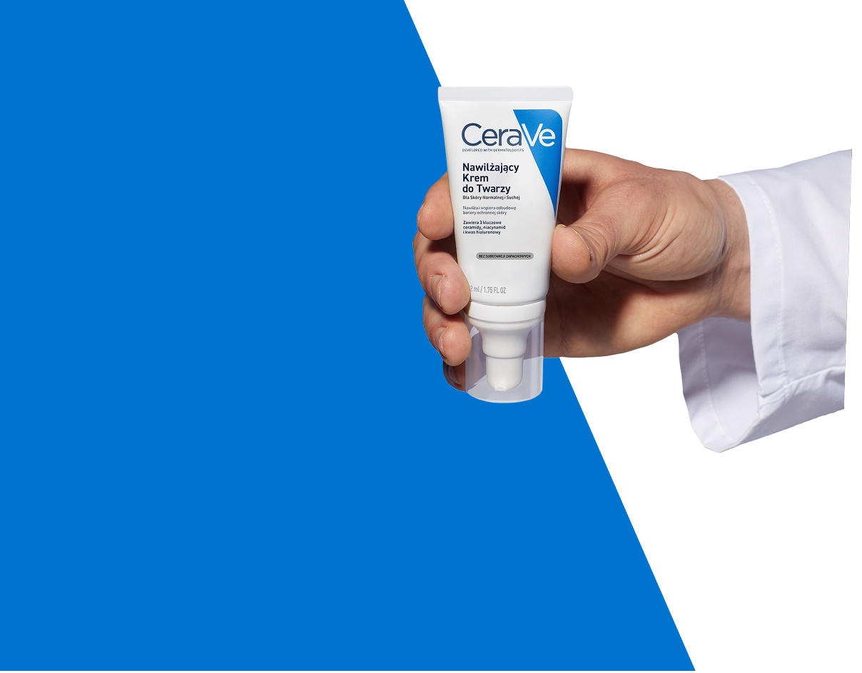 Dłoń trzymająca produkt Krem do twarzy CeraVe