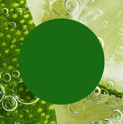 Maszyna do wody gazowanej Sodastream&nbsp;MIX z butelką napoju pomarańczowego w trakcie nasycania